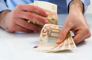 Suuret kulutusluotot 20 000 eurosta ylöspäin ovat saatavissa pankeista ja yksityisiltä